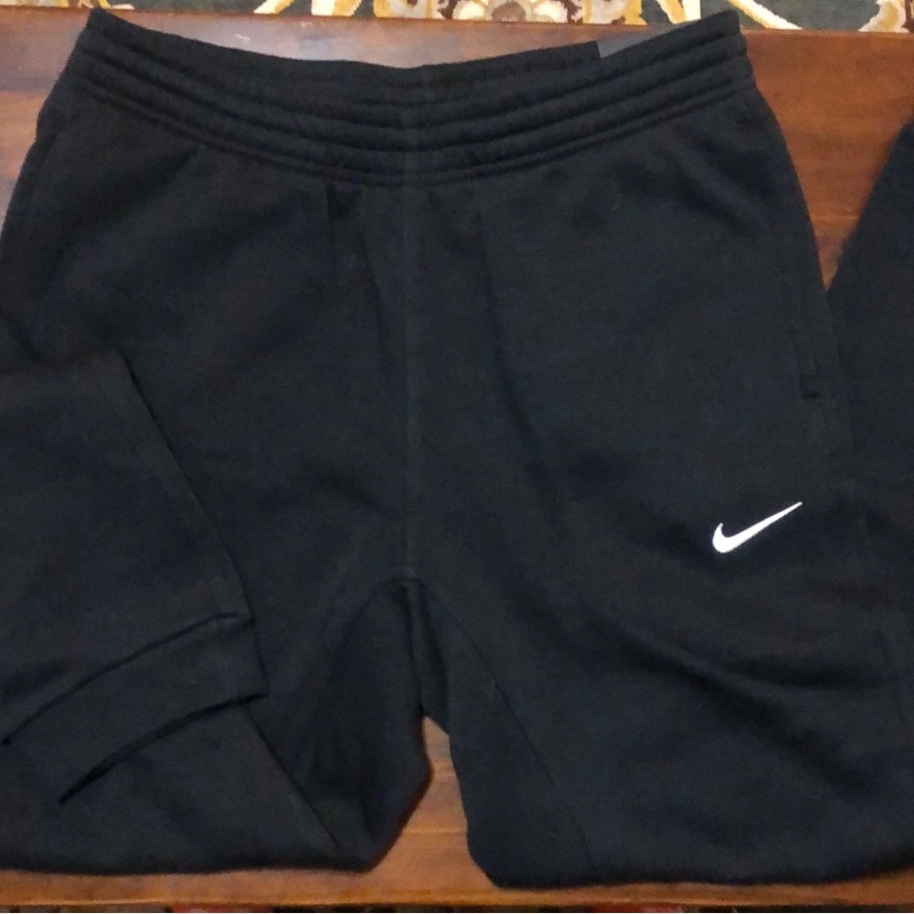 Brand new men’s standard fit Nike sweatpants